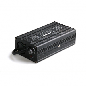 Зарядний пристрій для акумуляторів LiFePO4 12V(14,6V),4S,15A, роз'єм XT60,135x90x50mm